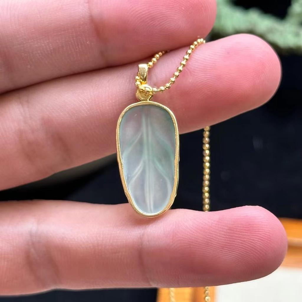 冰種飄花玉葉吊墜