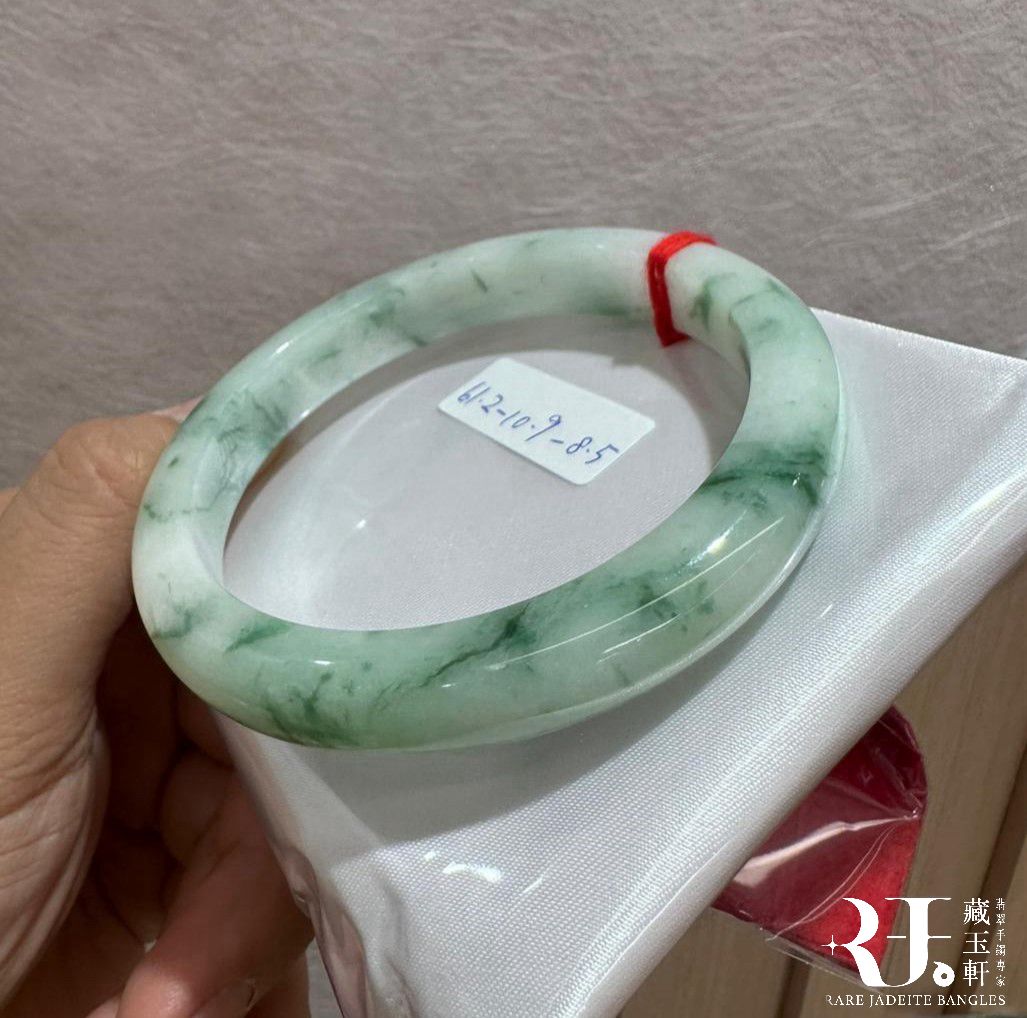 白底飄綠花手鐲61.2-3