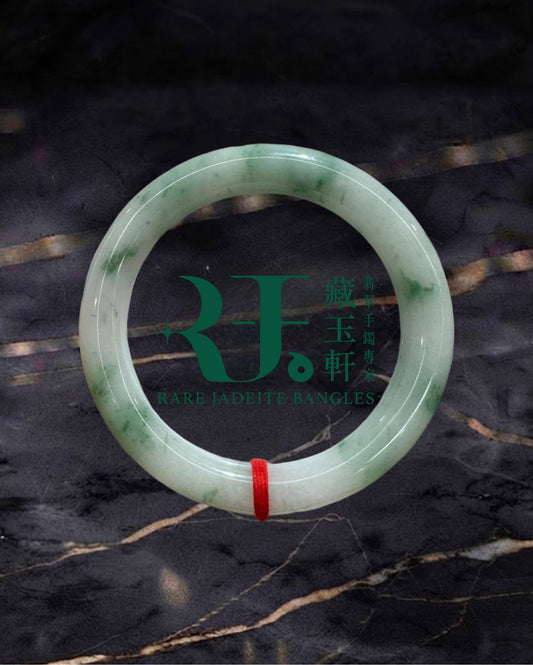 白底飄綠花手鐲57.4