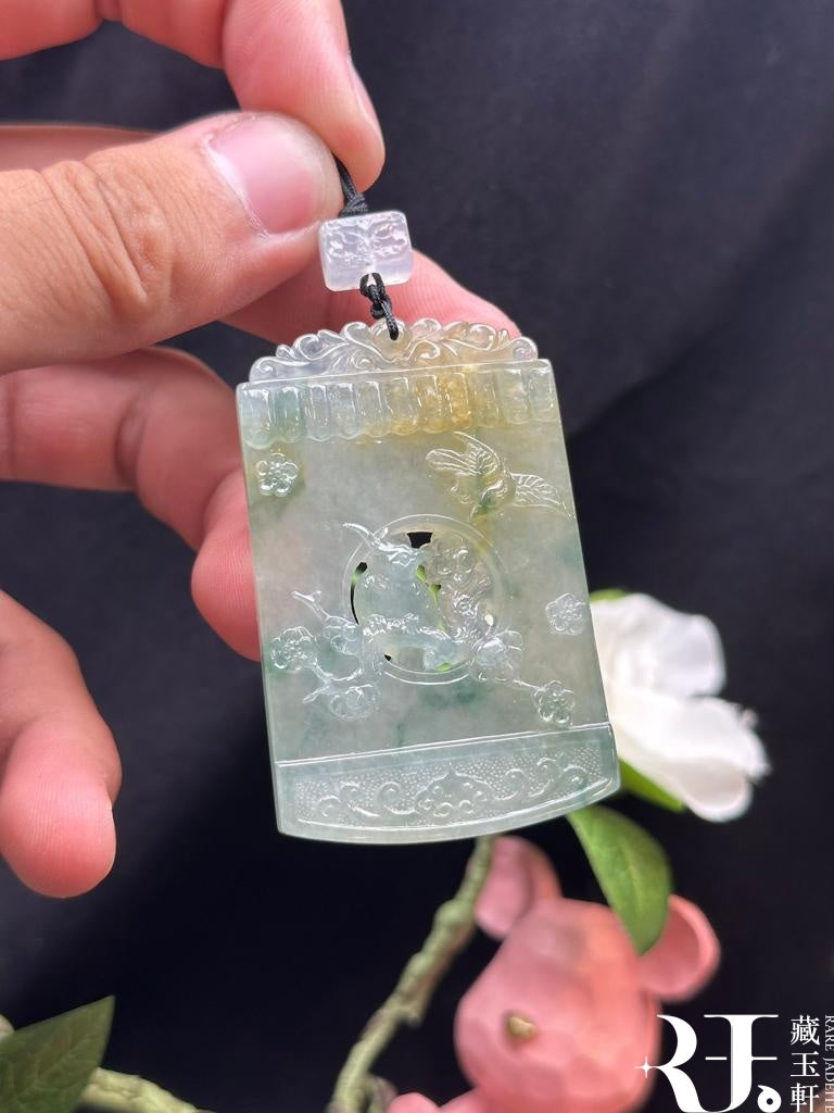 天然翡翠喜上眉梢牌