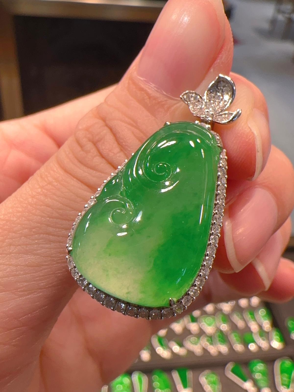 高冰陽綠如意吊墜| Rare Jadeite 藏玉軒