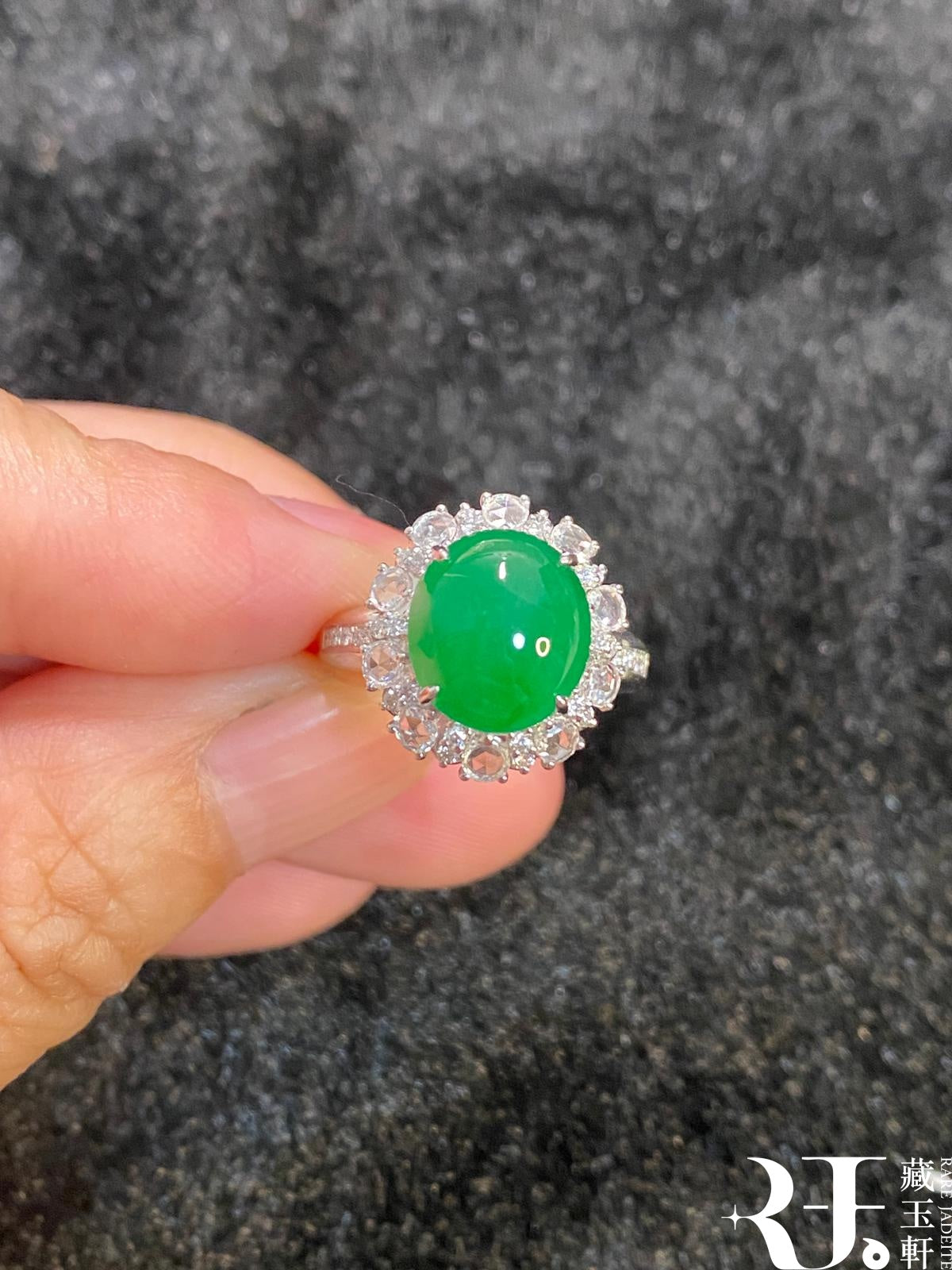 冰辣綠蛋面戒指