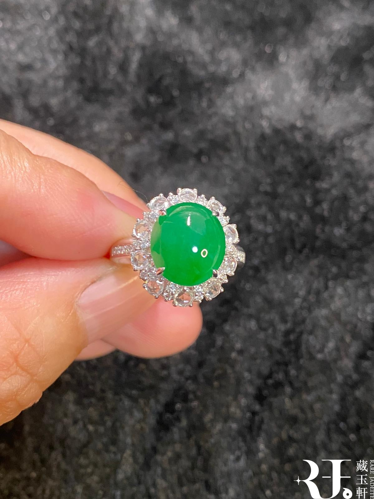 冰辣綠蛋面戒指