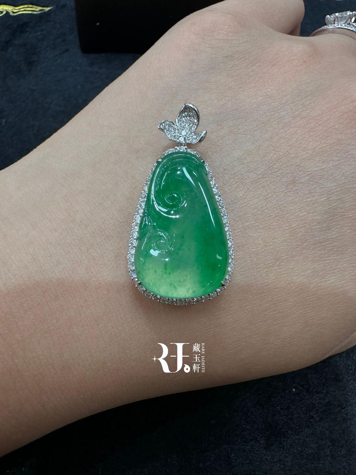 高冰陽綠如意吊墜| Rare Jadeite 藏玉軒