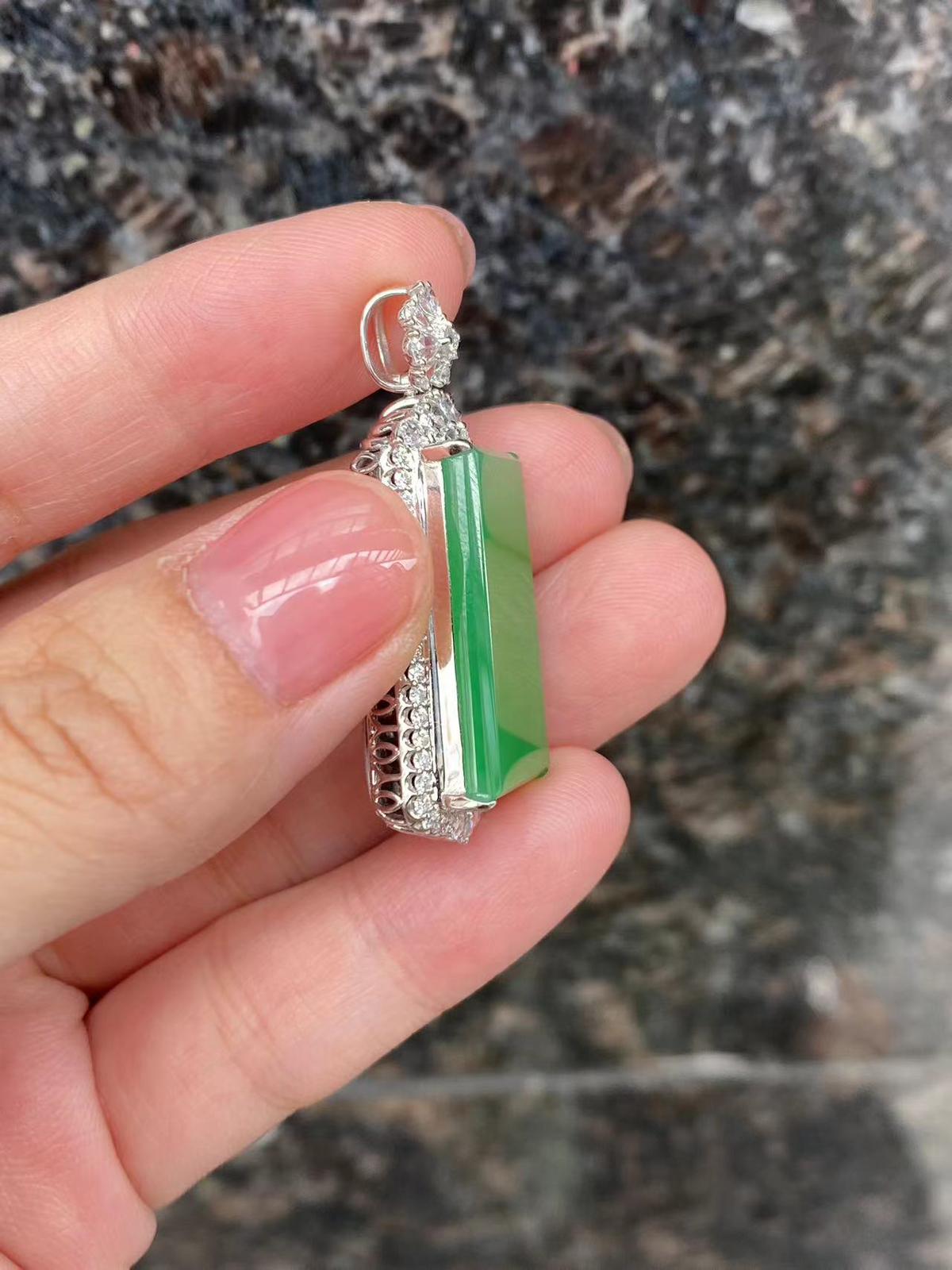 冰種滿綠無事牌翡翠| Rare Jadeite 藏玉軒