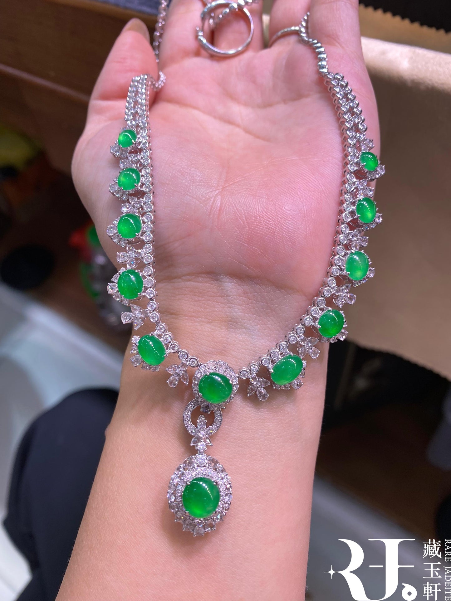 奢華陽綠鴿子蛋三用款