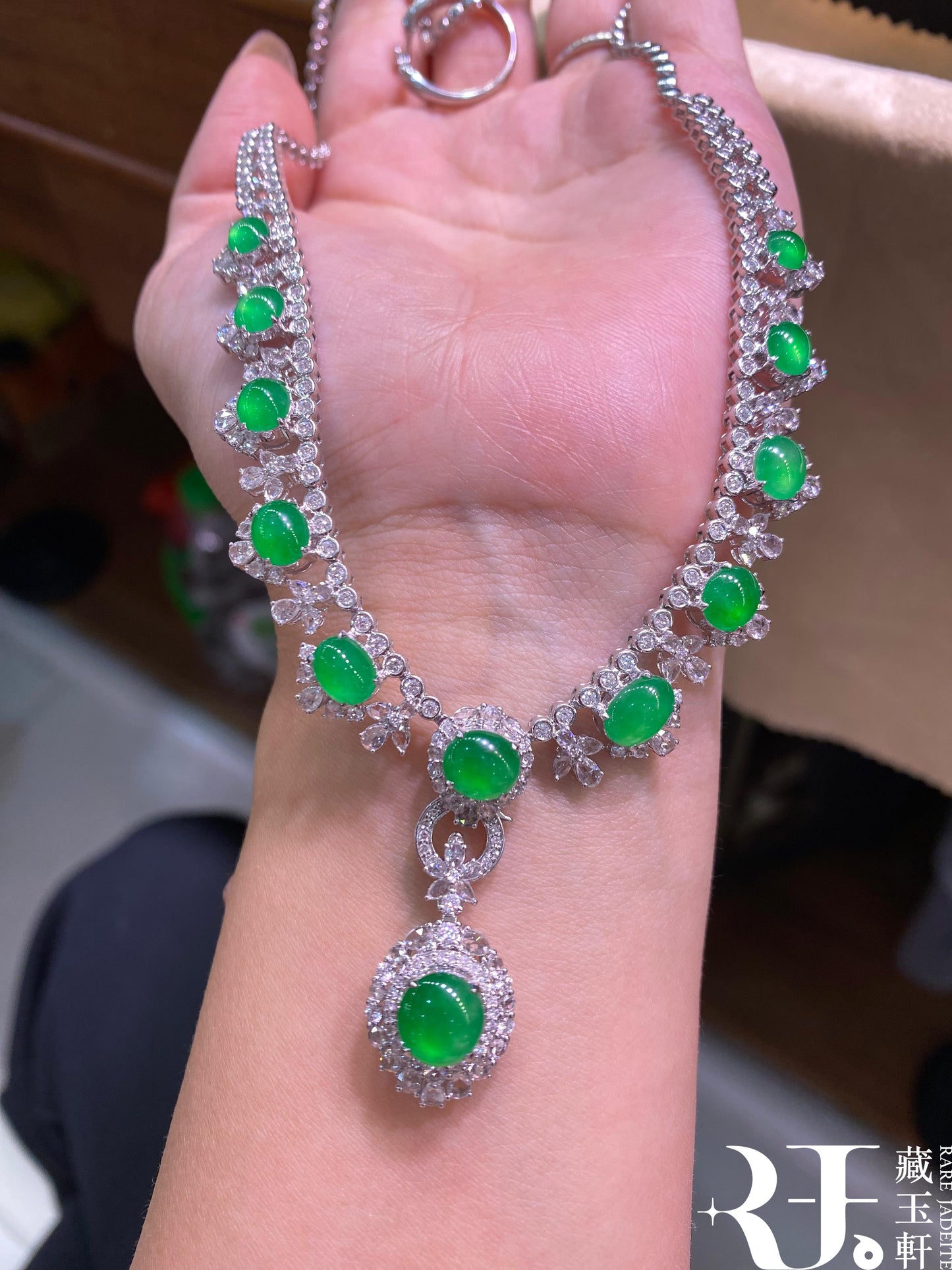 奢華陽綠鴿子蛋三用款