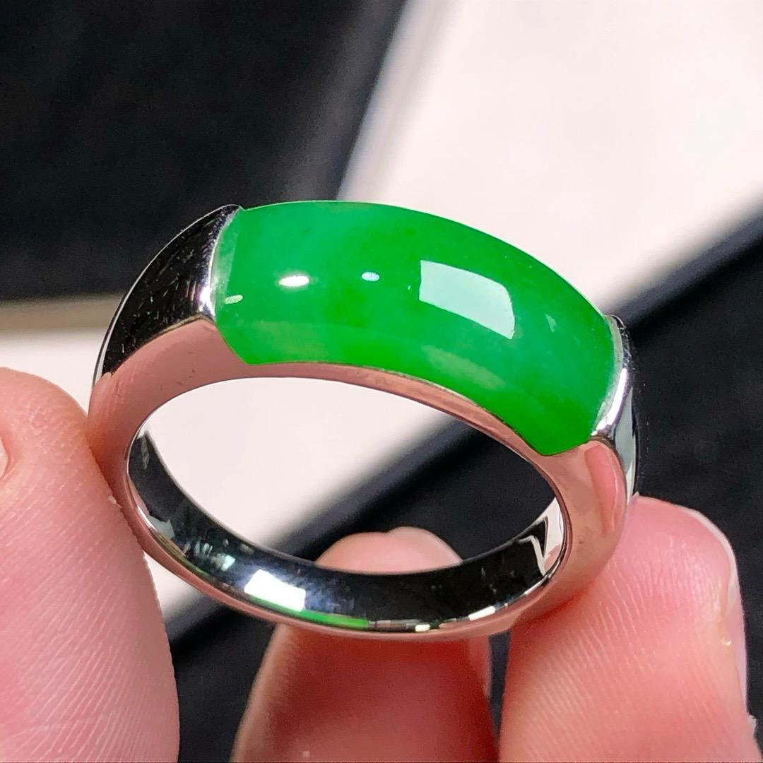 簡鑲陽綠馬鞍戒指