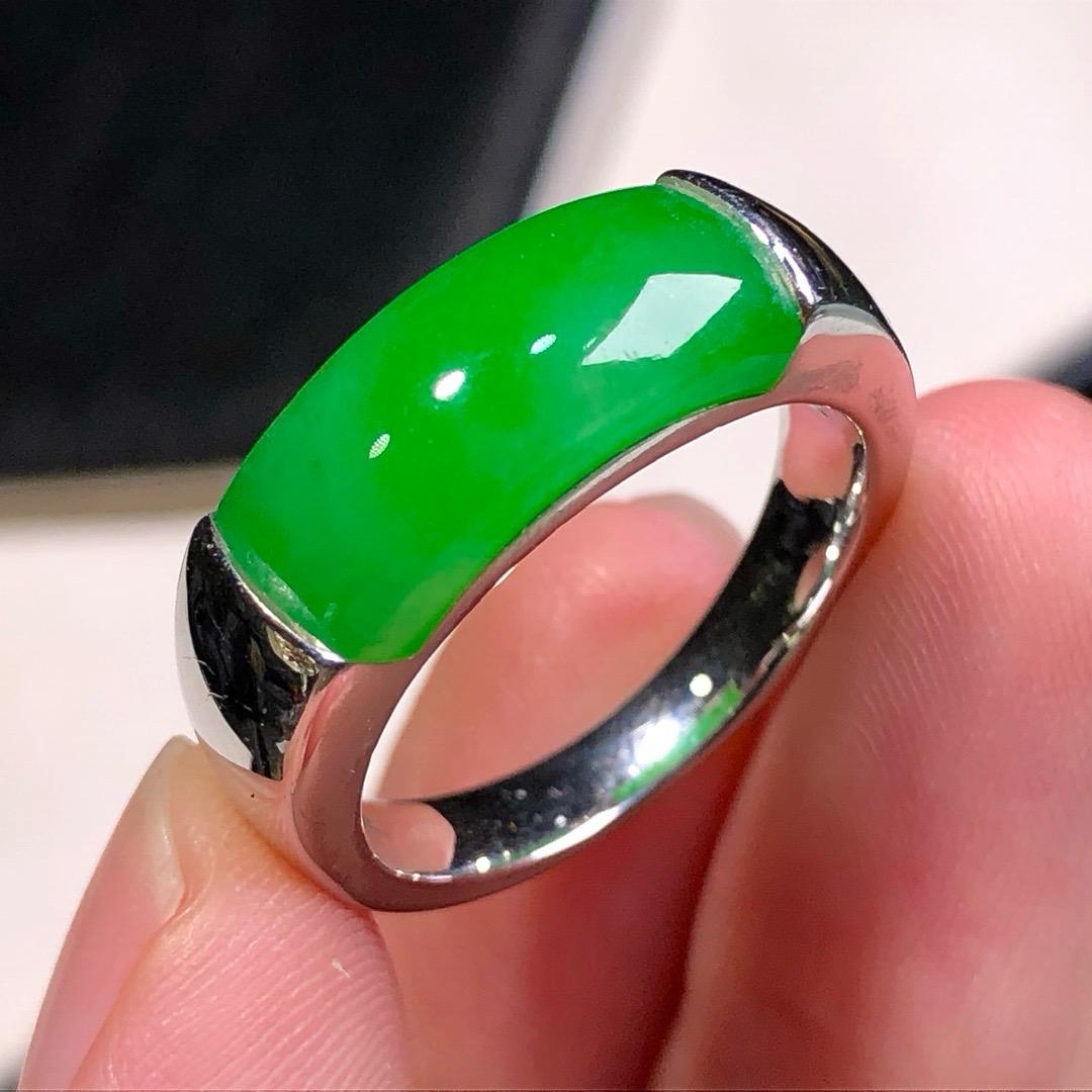簡鑲陽綠馬鞍戒指