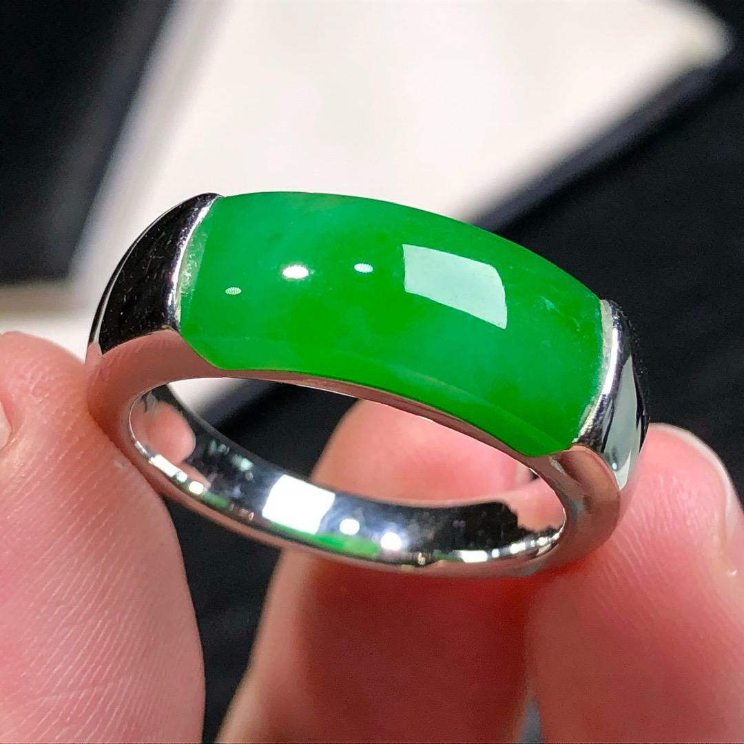 簡鑲陽綠馬鞍戒指
