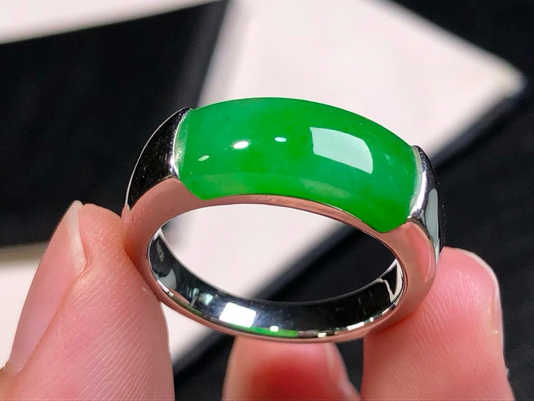 簡鑲陽綠馬鞍戒指