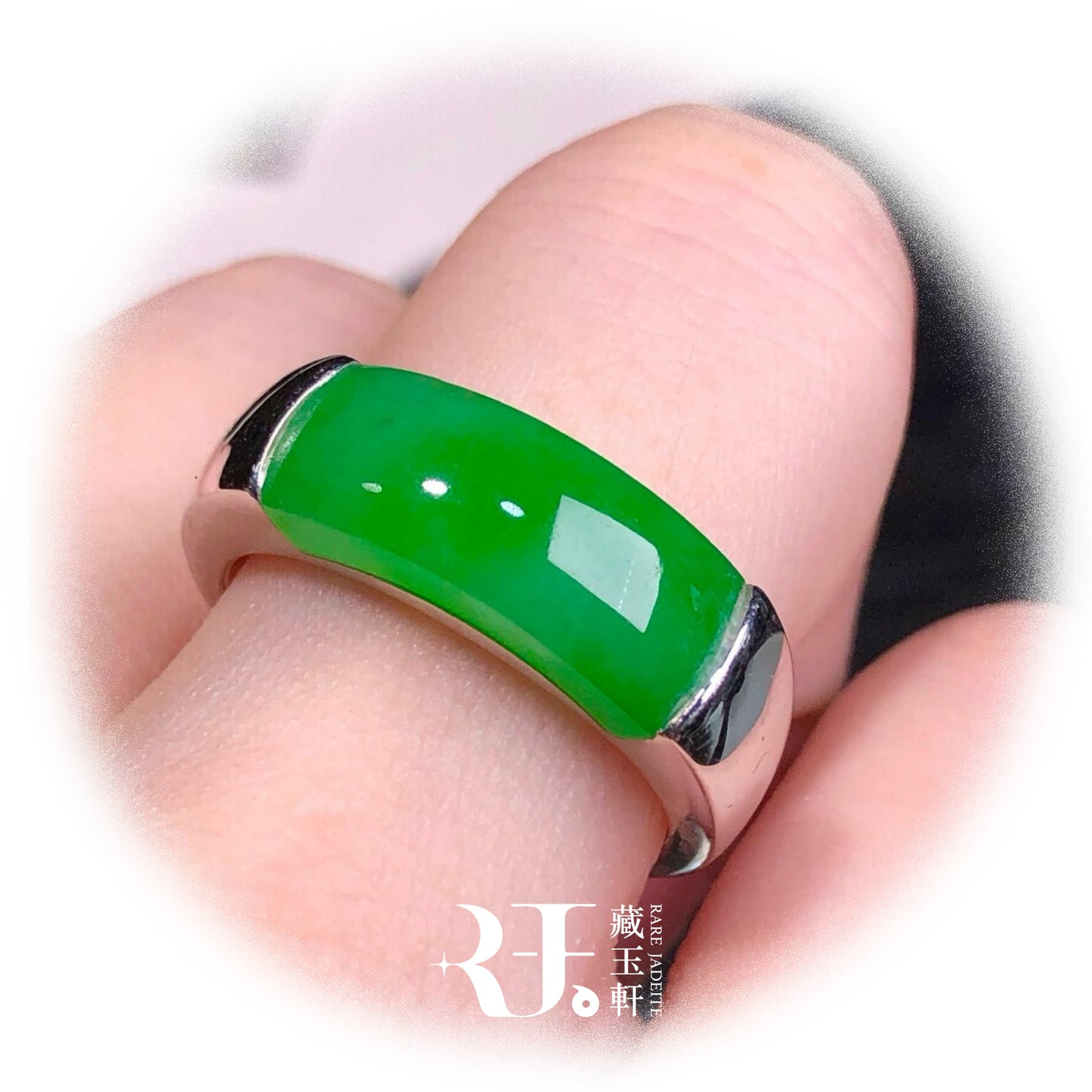簡鑲陽綠馬鞍戒指
