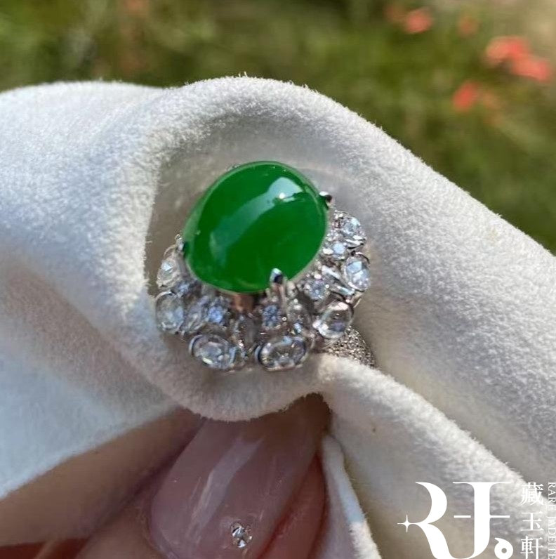豪鑲綠蛋翡翠戒指