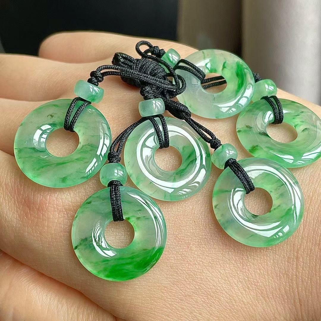 辣綠飄花平安扣