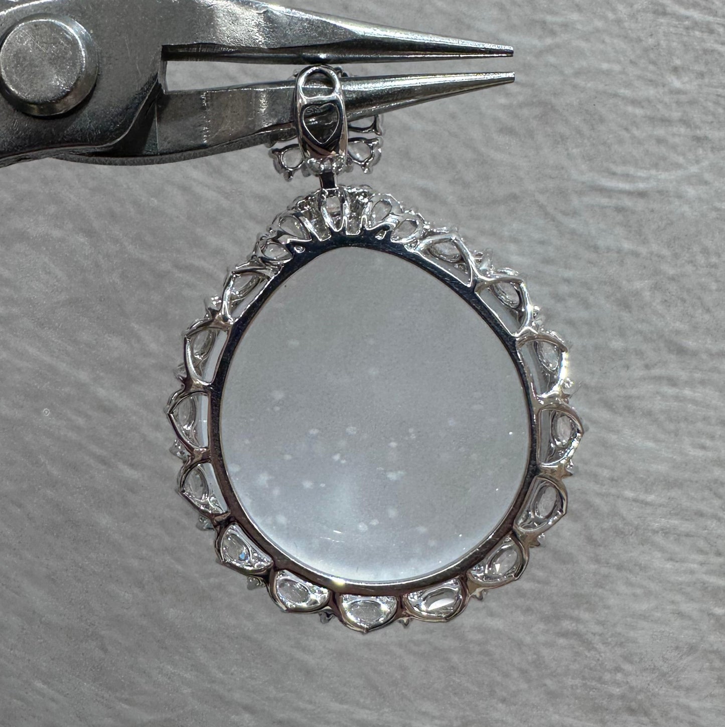 木那雪花圓牌吊墜