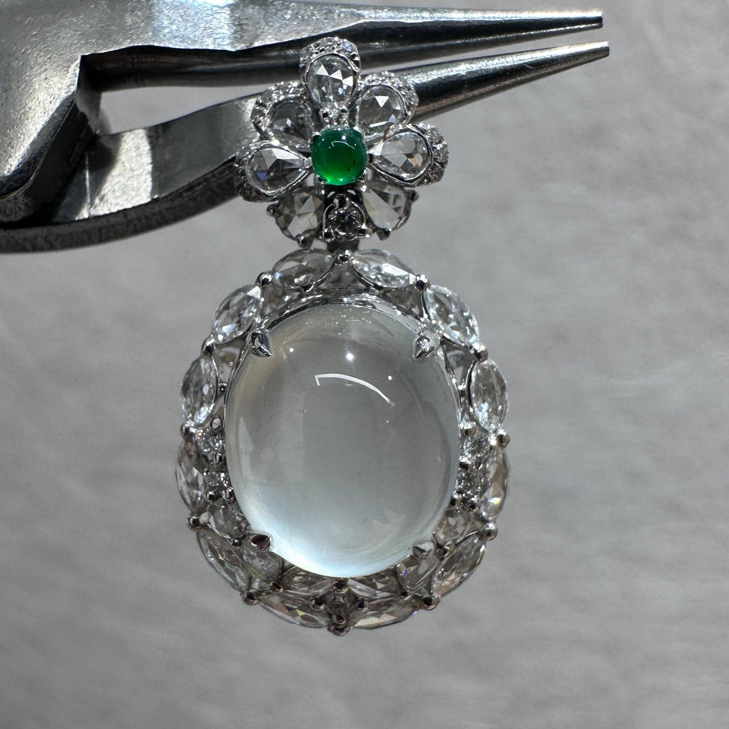 冰玻鴿子蛋吊墜