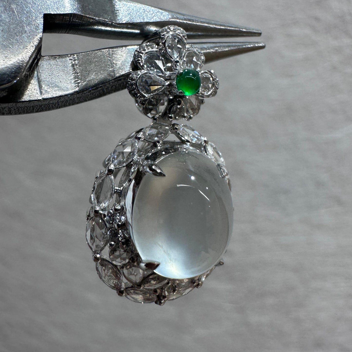 冰玻鴿子蛋吊墜