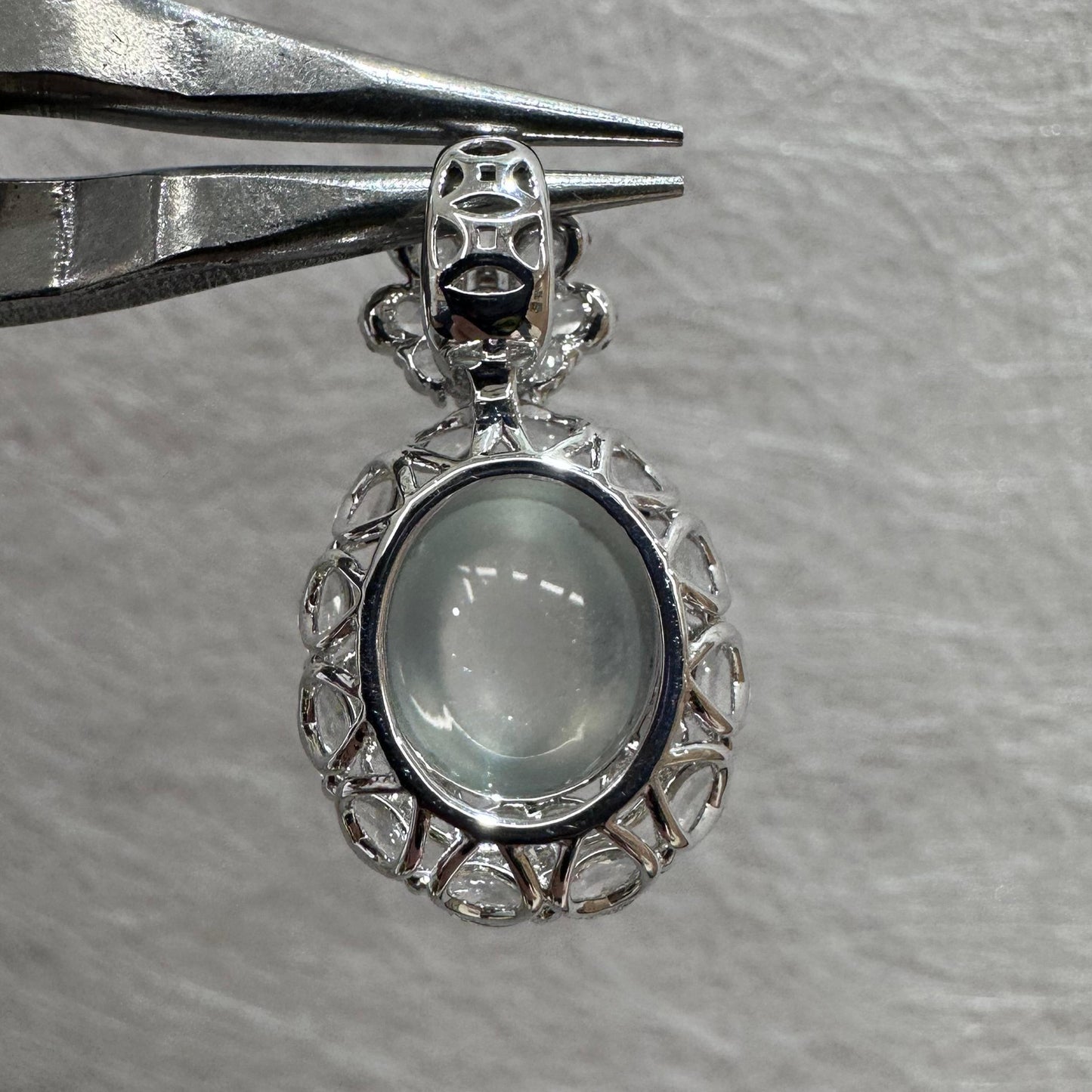 冰玻鴿子蛋吊墜