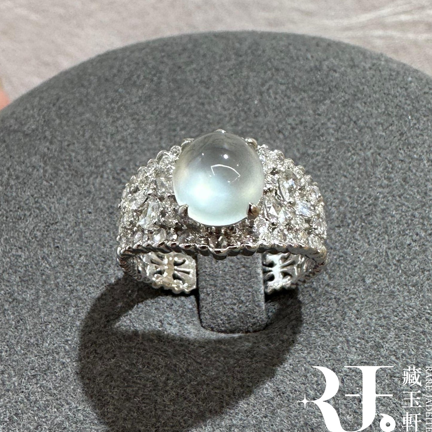 蕾絲蛋面翡翠戒指