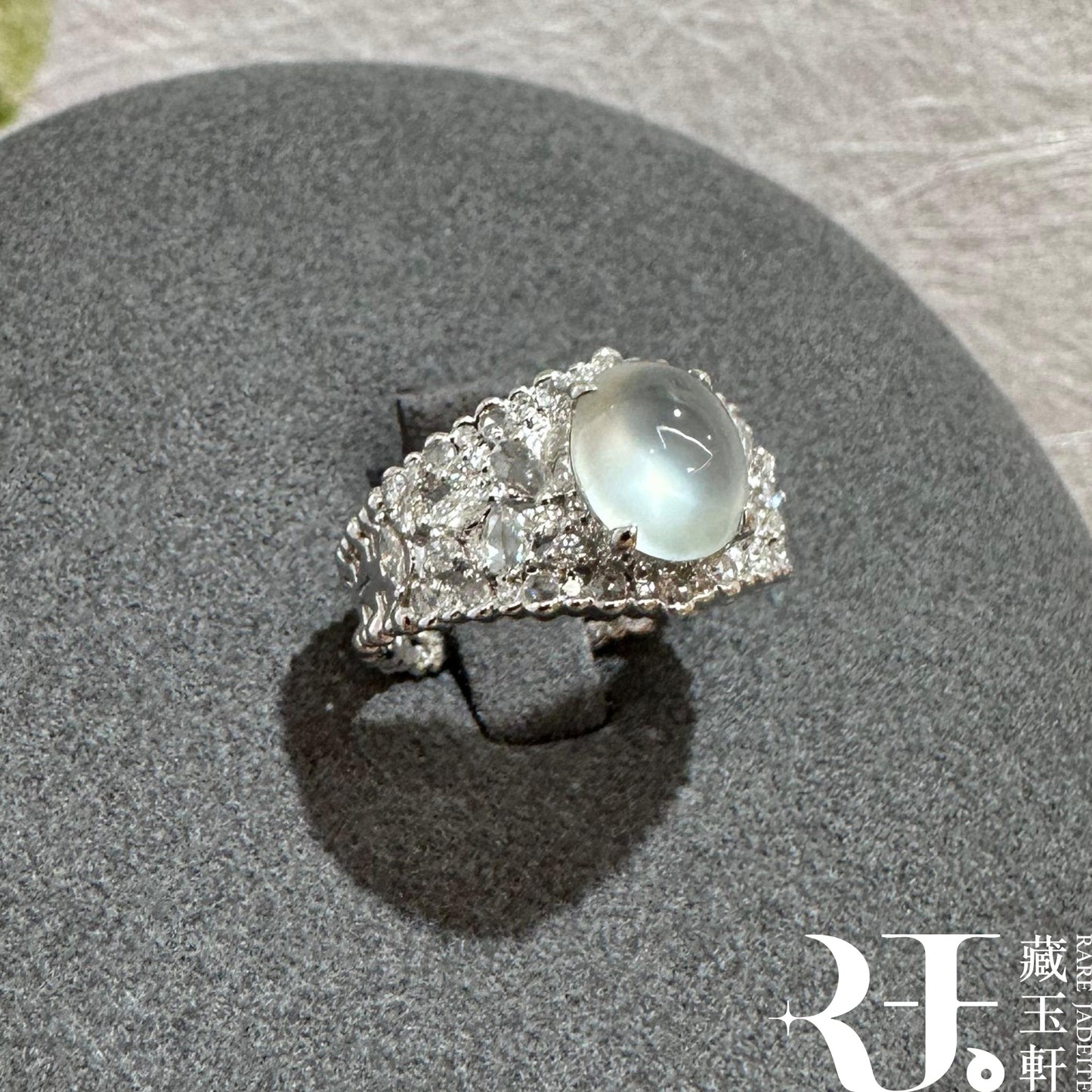 蕾絲蛋面翡翠戒指