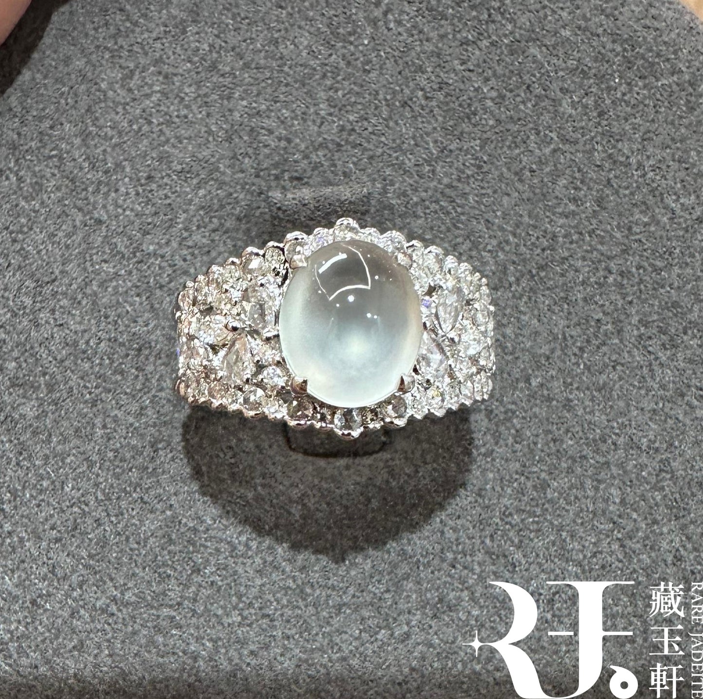 蕾絲蛋面翡翠戒指