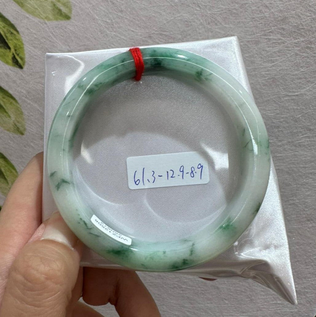 白底飄綠花手鐲61.3