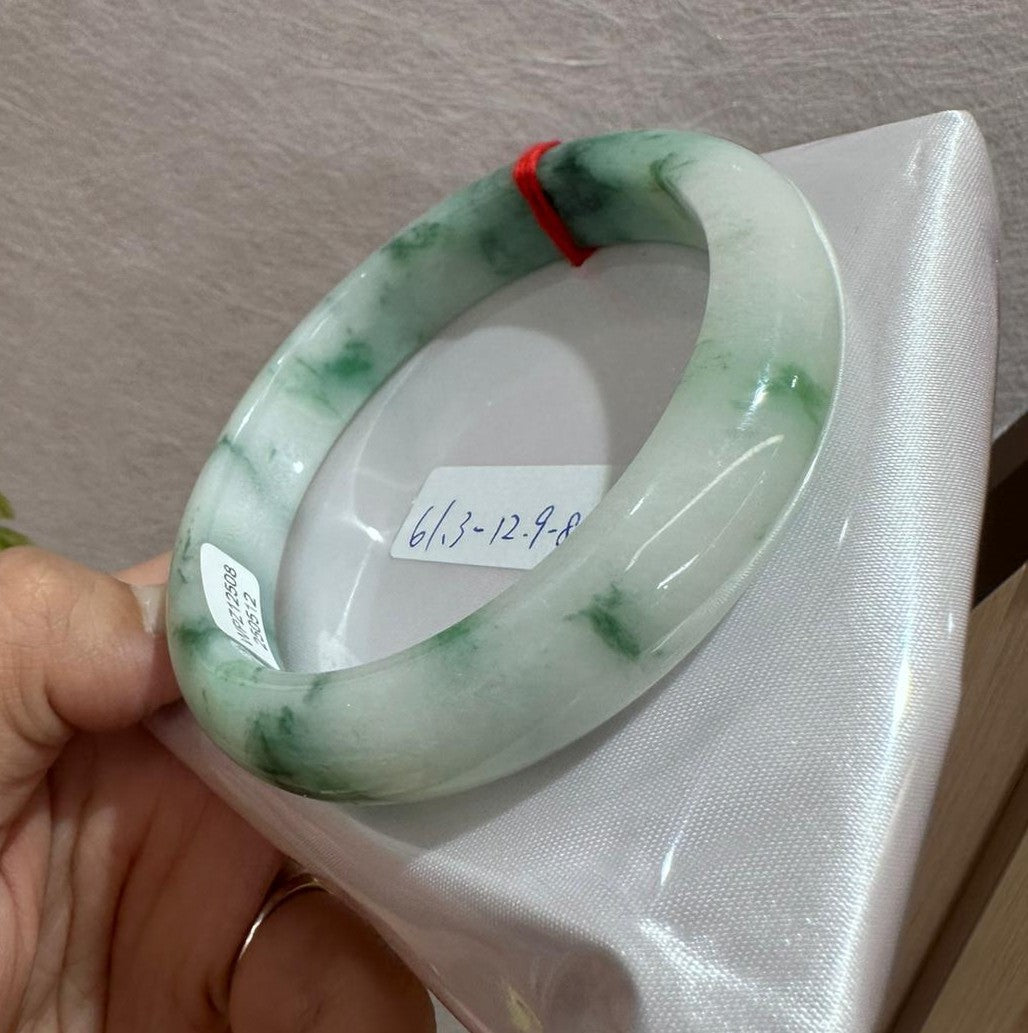 白底飄綠花手鐲61.3