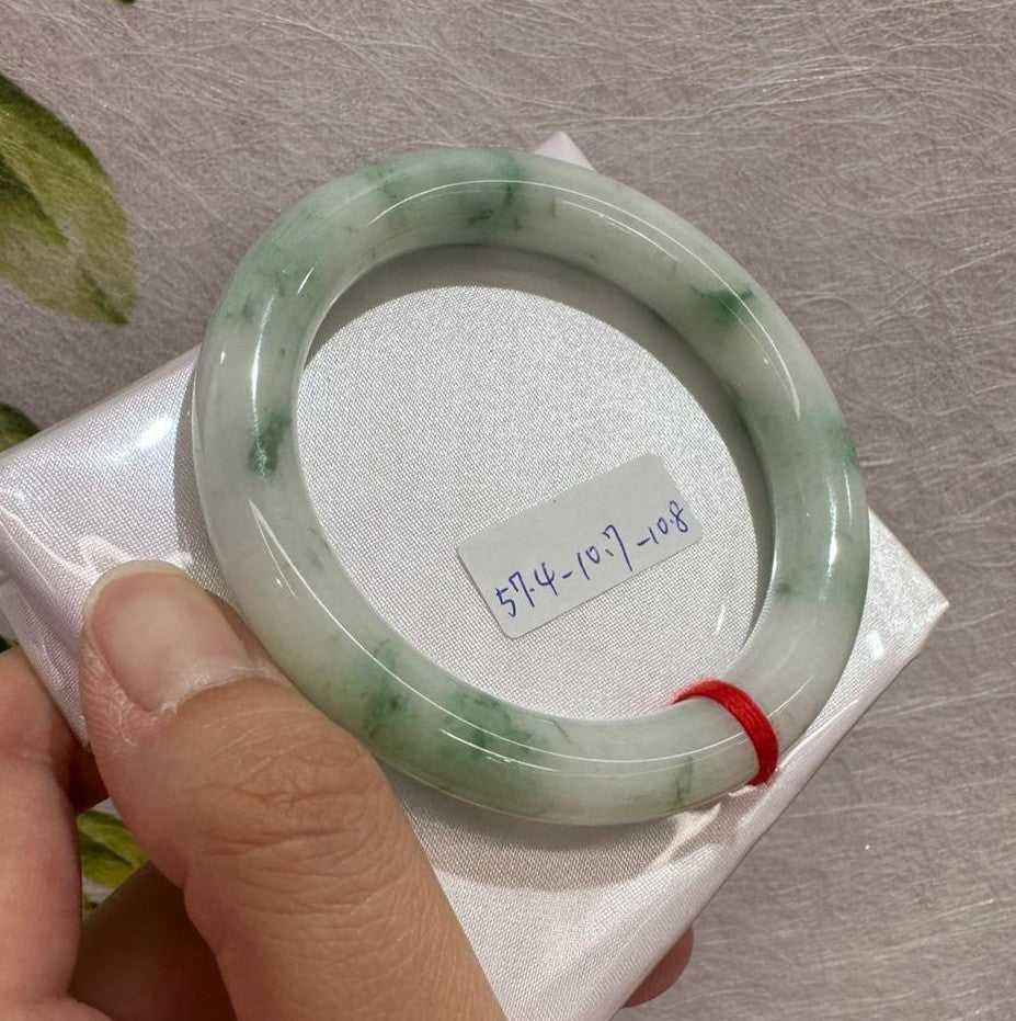 白底飄綠花手鐲57.4