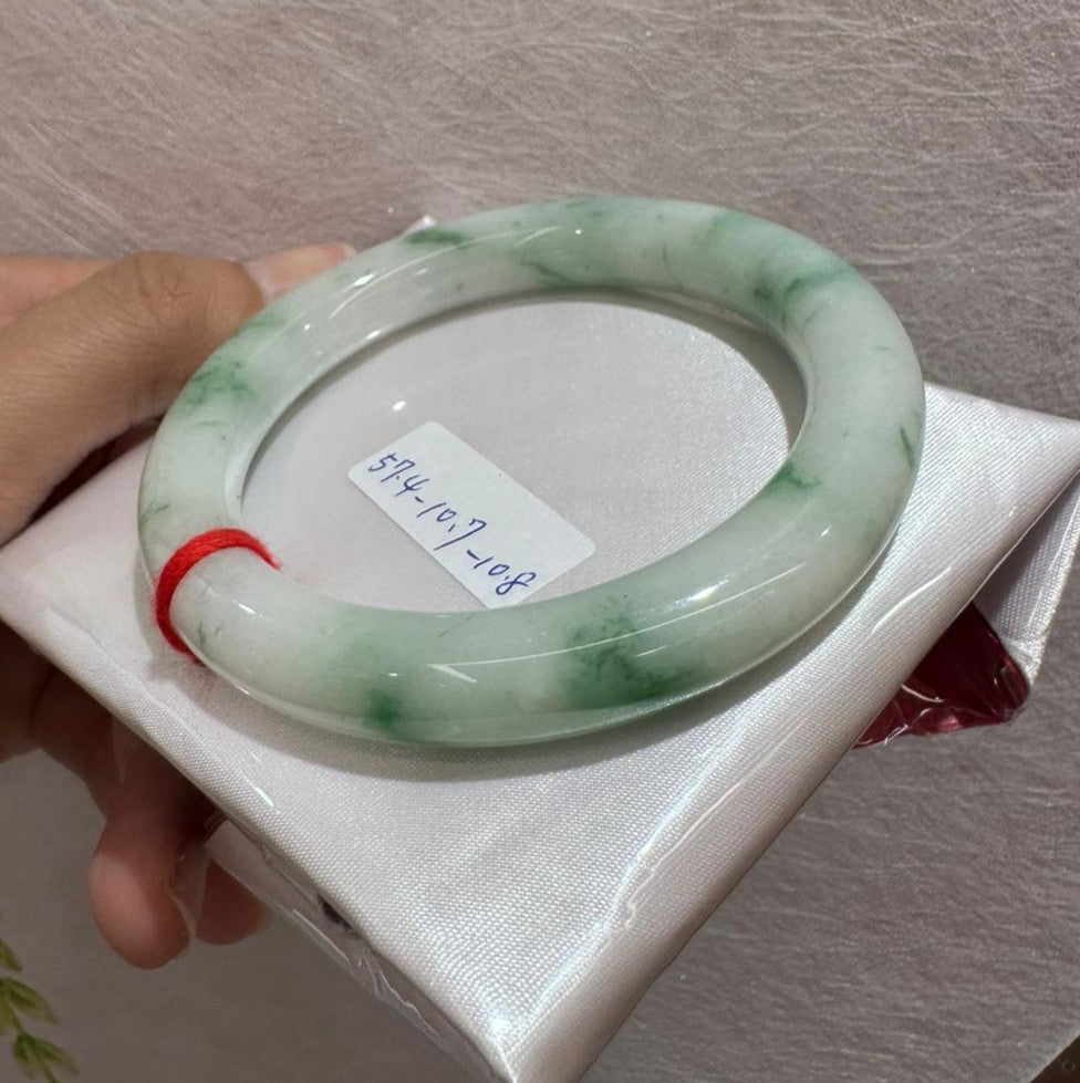 白底飄綠花手鐲57.4