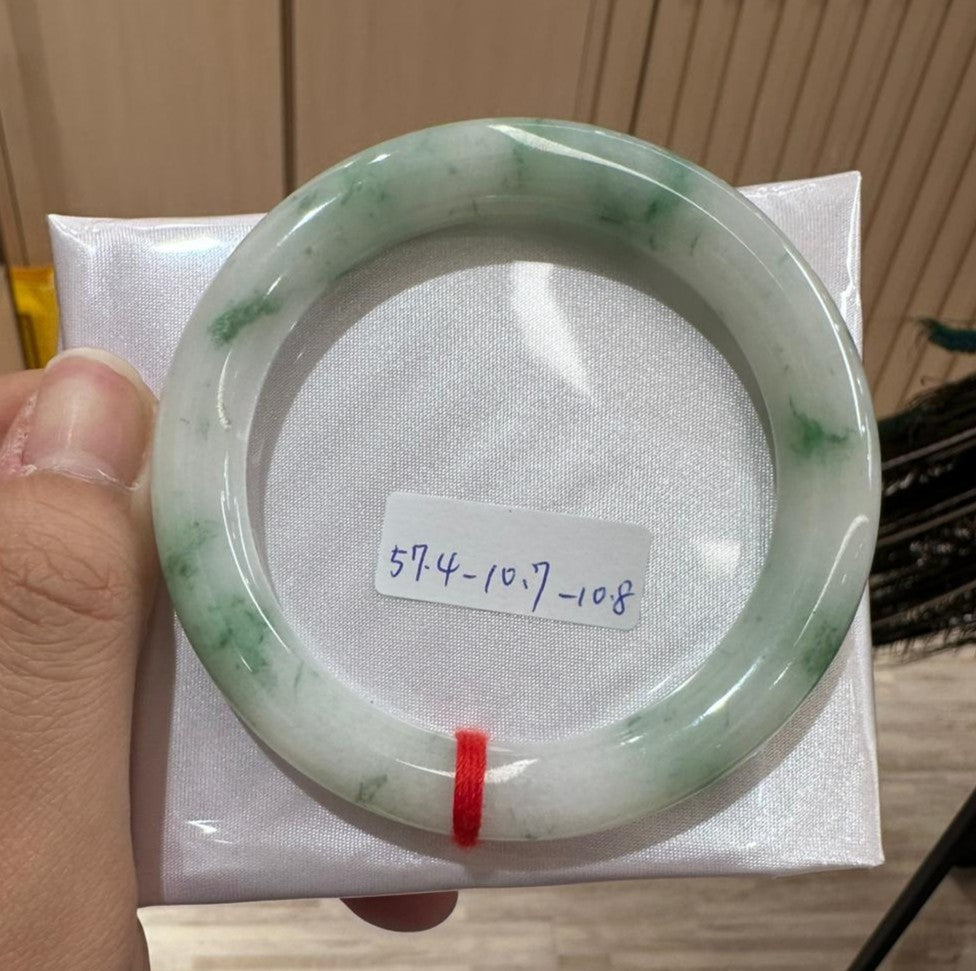 白底飄綠花手鐲57.4