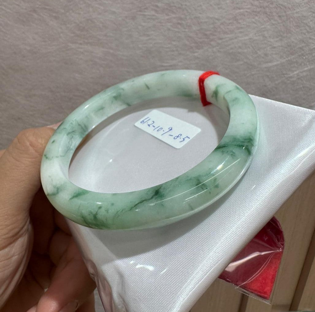 白底飄綠花手鐲61.2-3