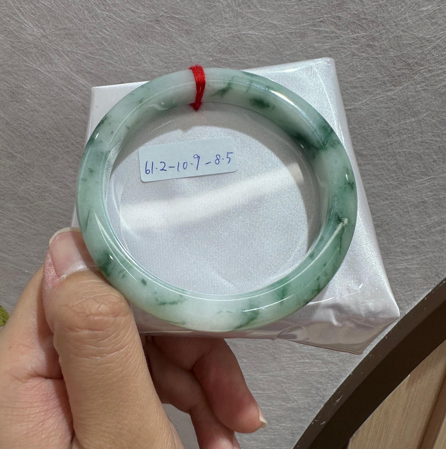 白底飄綠花手鐲61.2-3