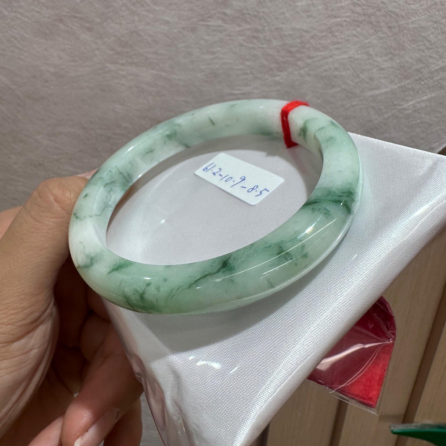 白底飄綠花手鐲61.2-3