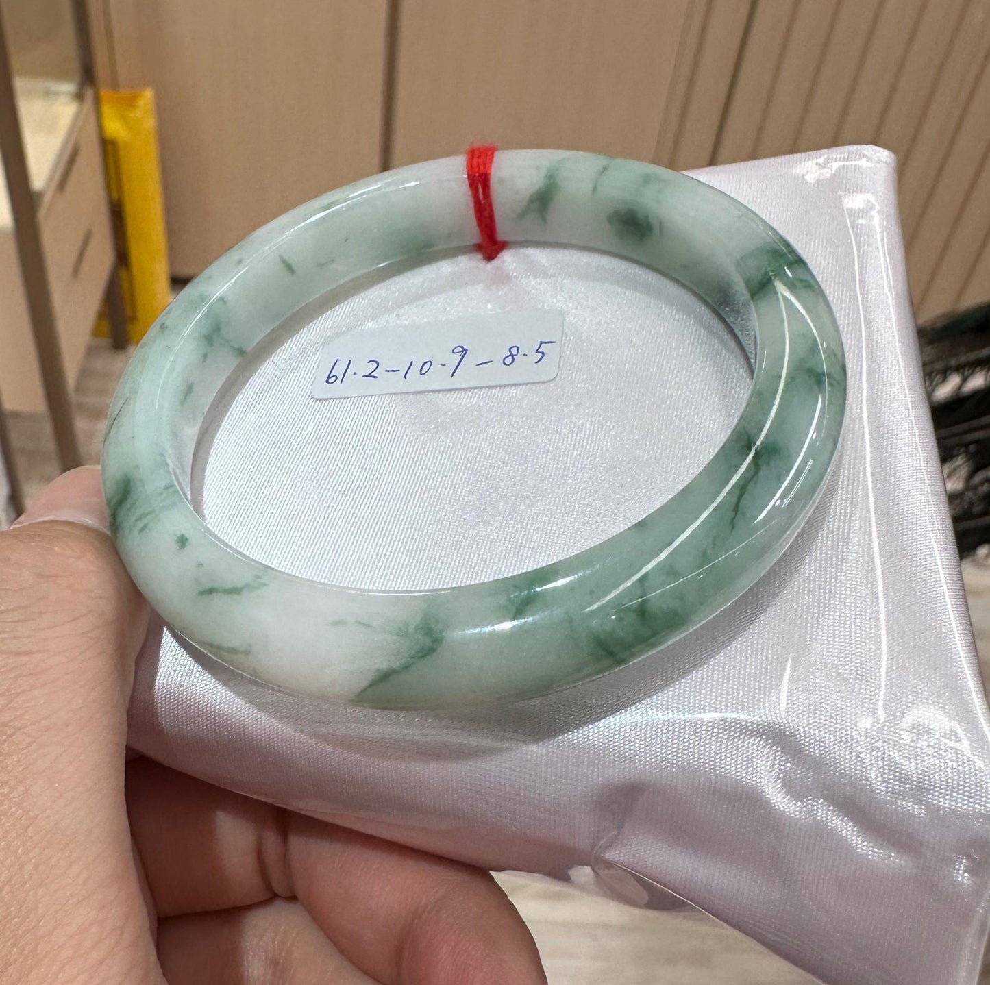 白底飄綠花手鐲61.2-3