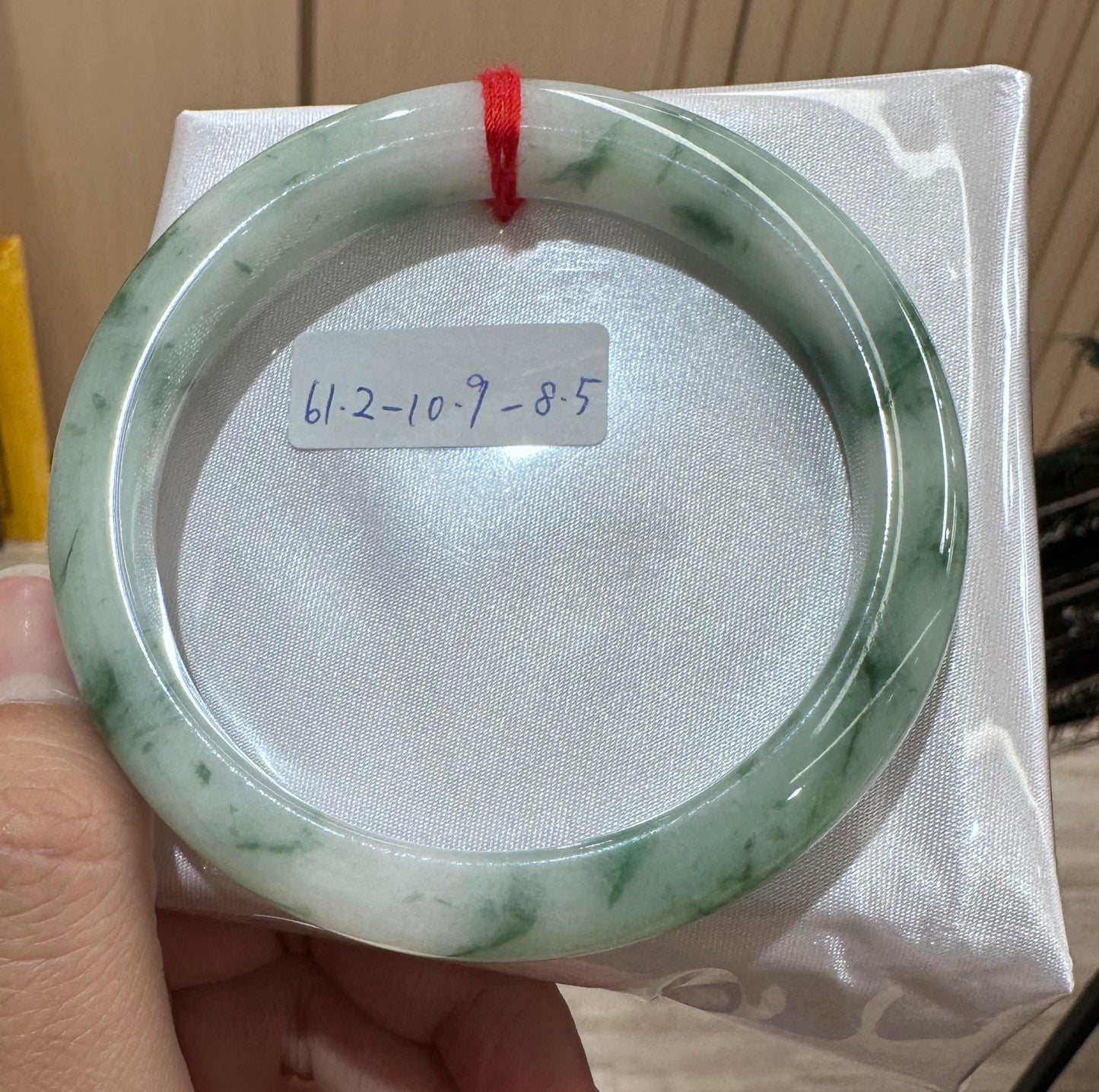 白底飄綠花手鐲61.2-3