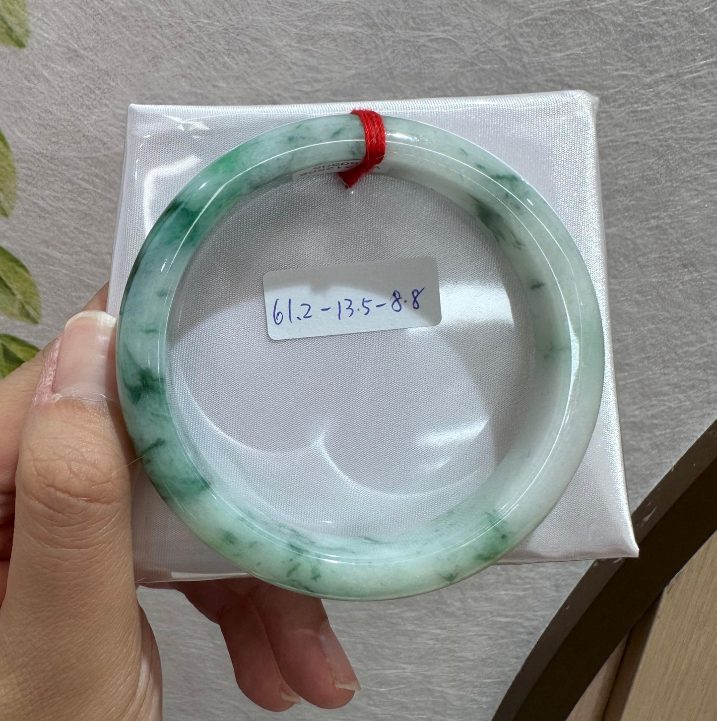 白底飄綠花手鐲61.2-4