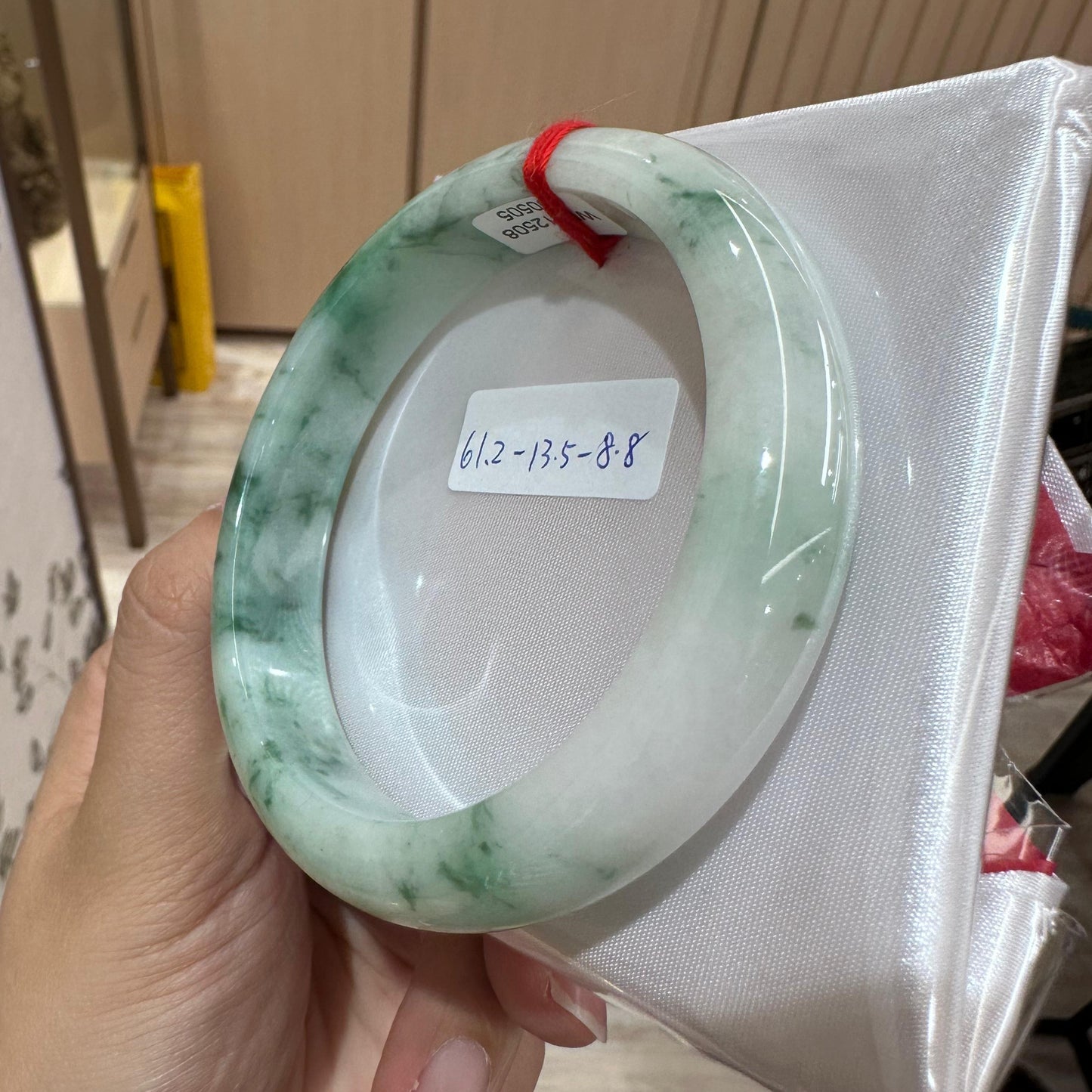 白底飄綠花手鐲61.2-4