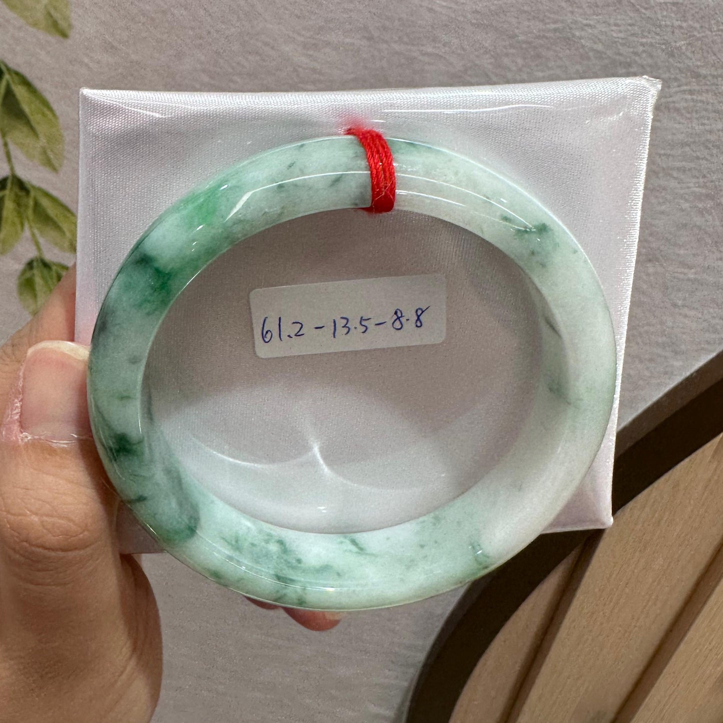 白底飄綠花手鐲61.2-4