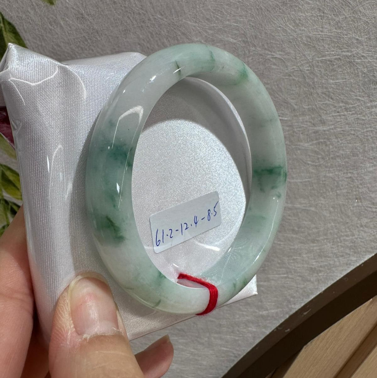 白底飄綠花手鐲61.2-5