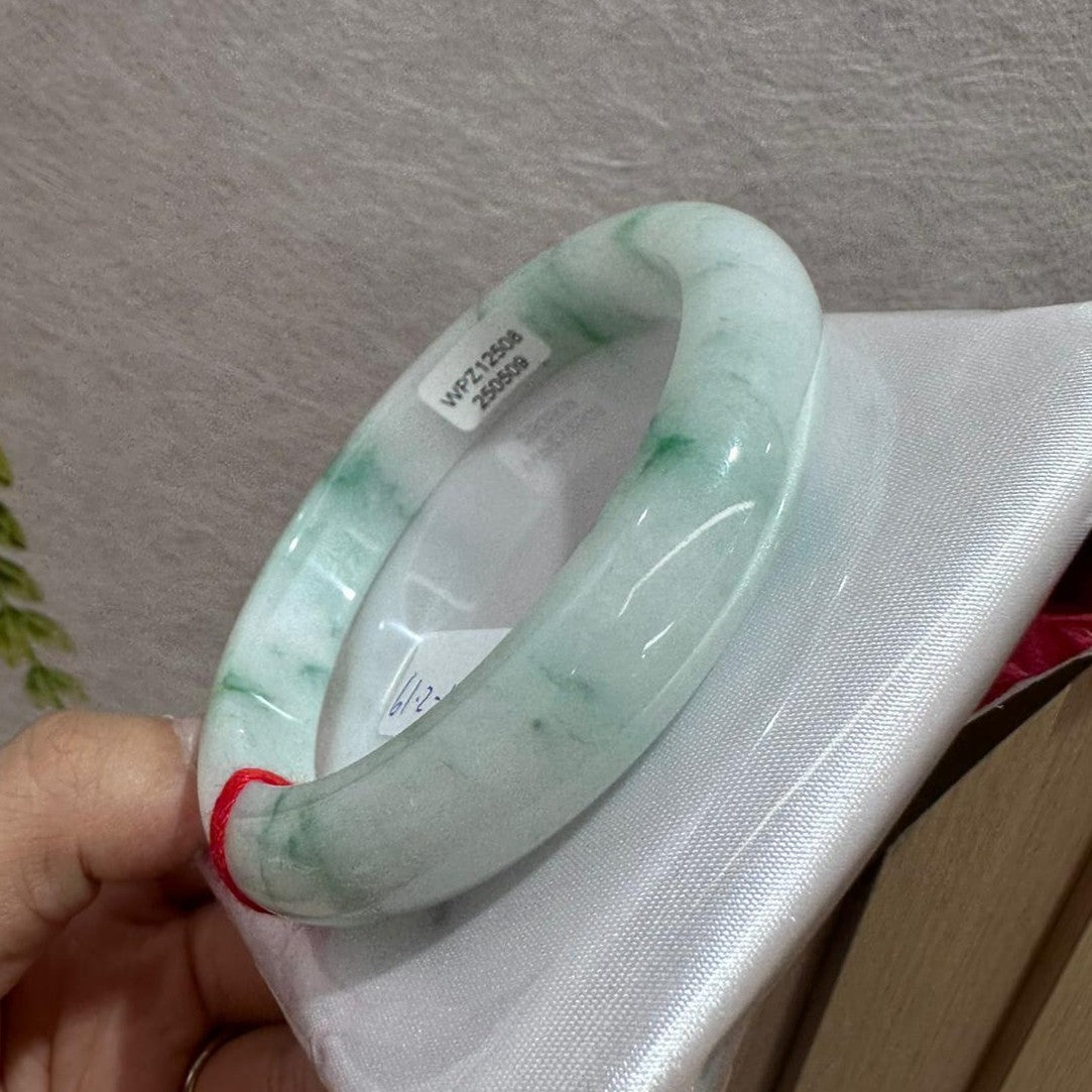 白底飄綠花手鐲61.2-5