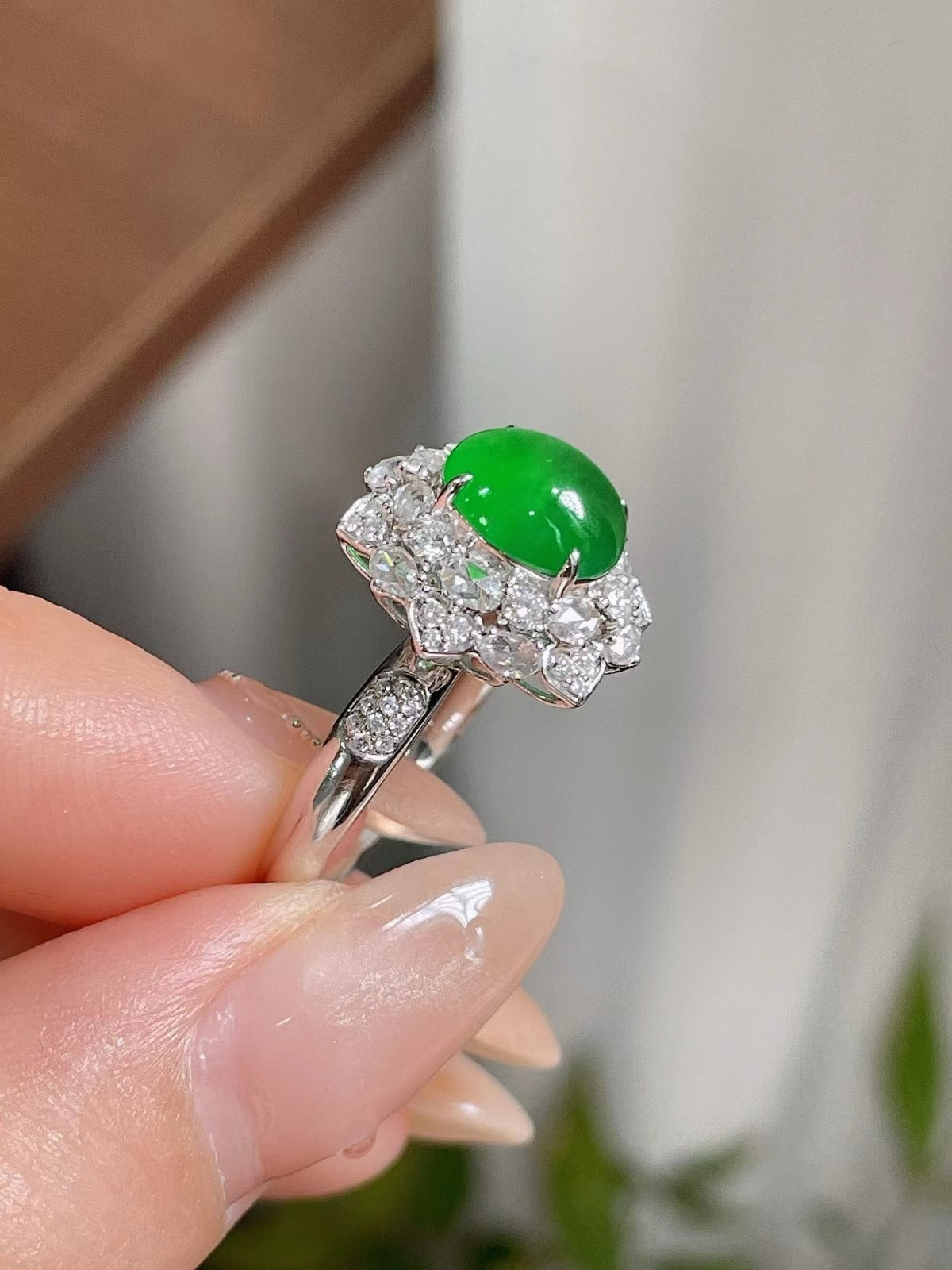 輕奢花漾蛋面戒指