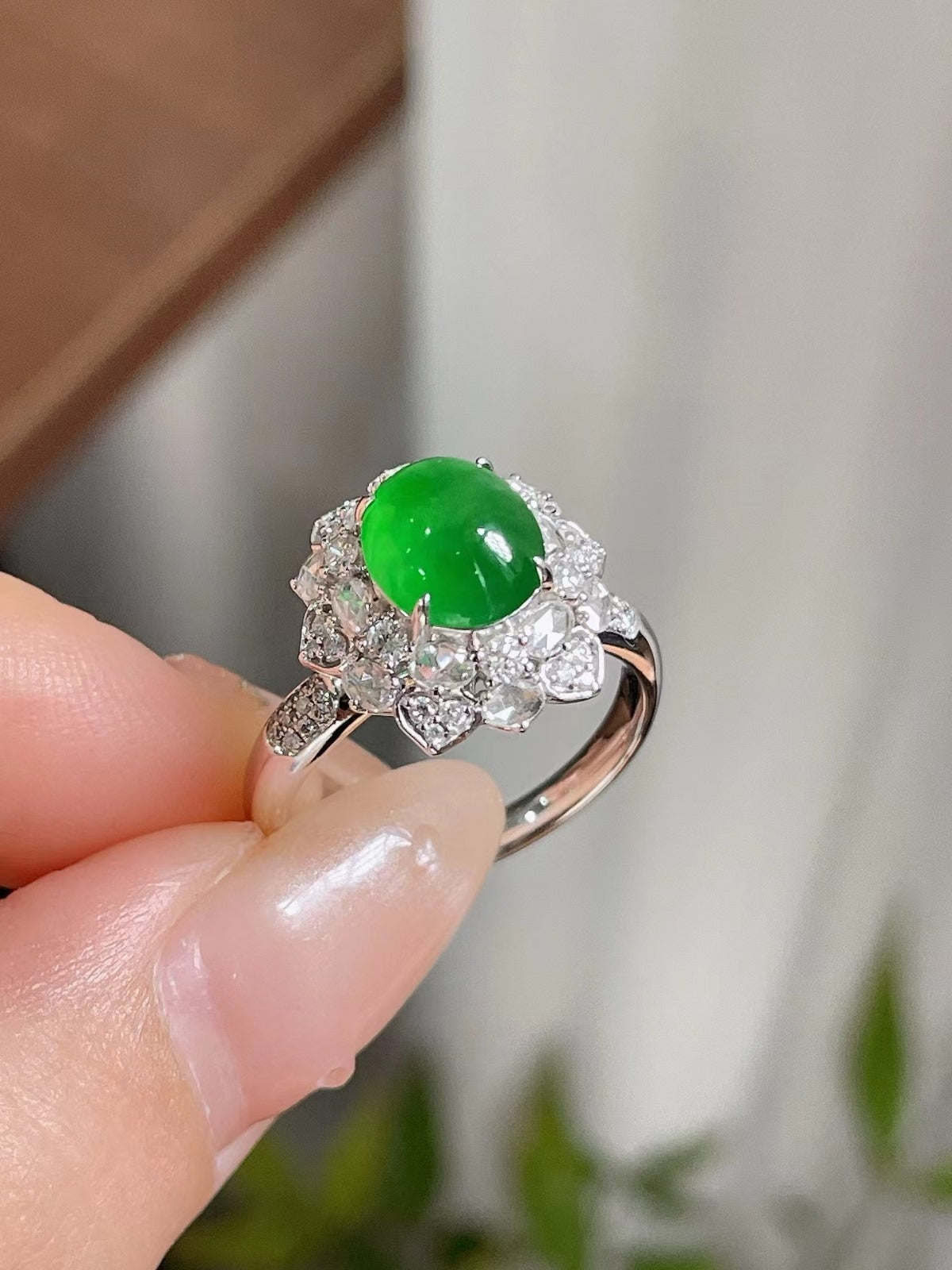 輕奢花漾蛋面戒指