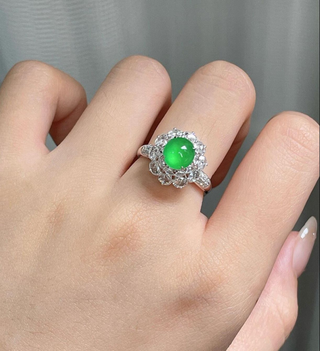 輕奢花漾蛋面戒指