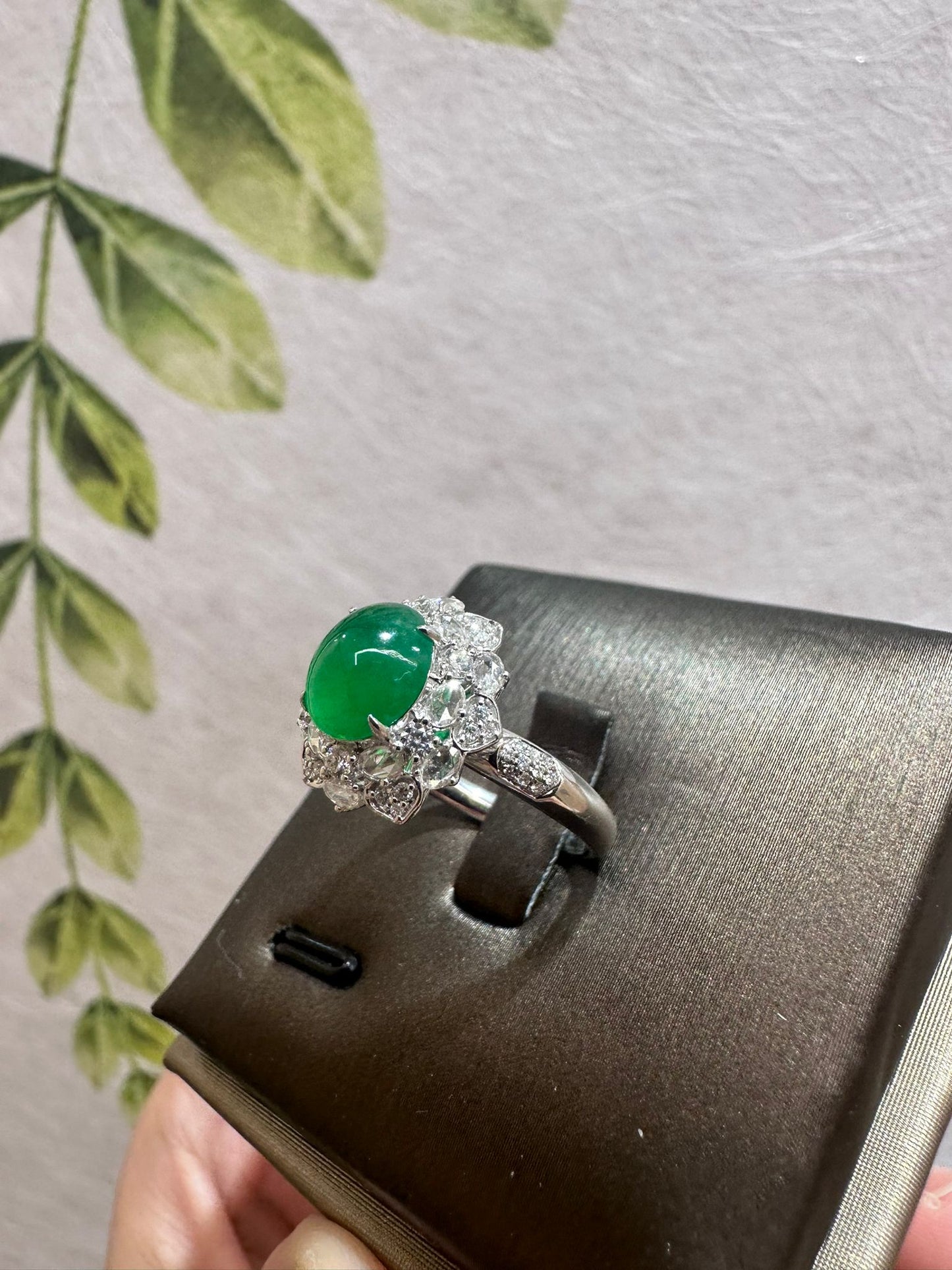 輕奢花漾蛋面戒指