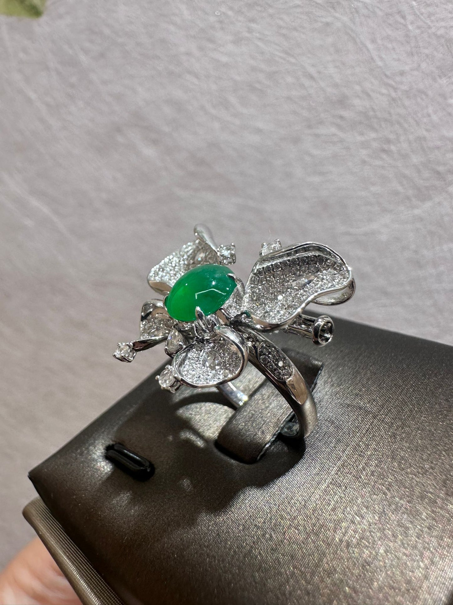 輕奢福蝶翡翠戒指