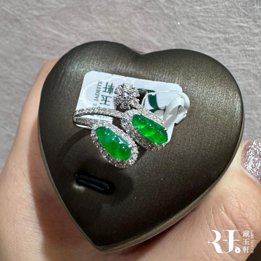 精美陽綠雙福豆戒指
