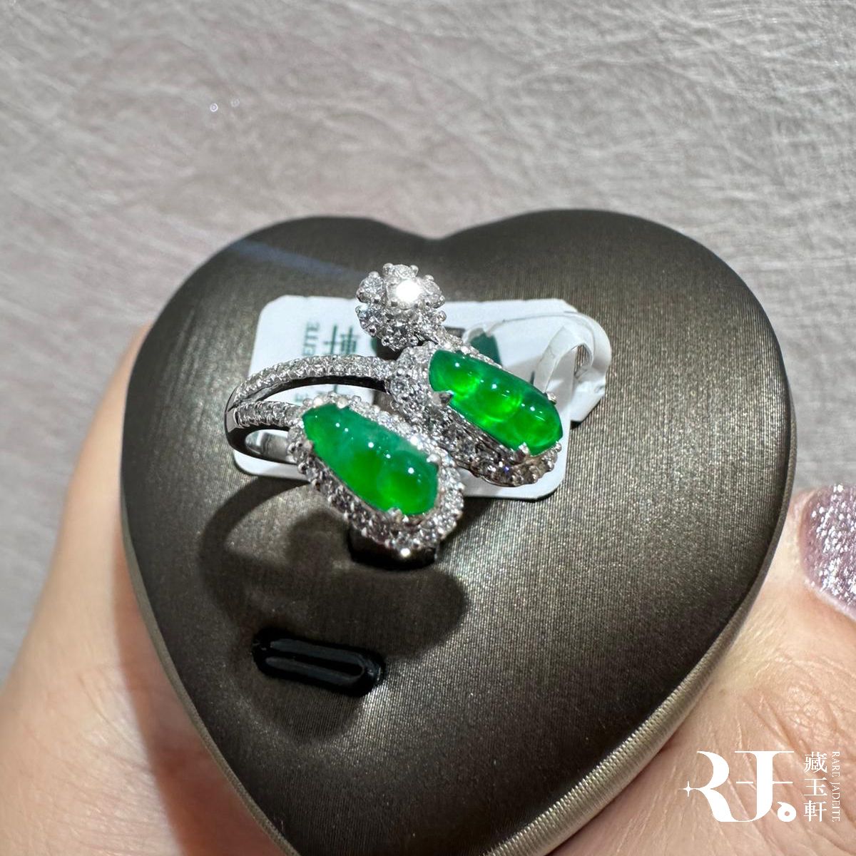 精美陽綠雙福豆戒指