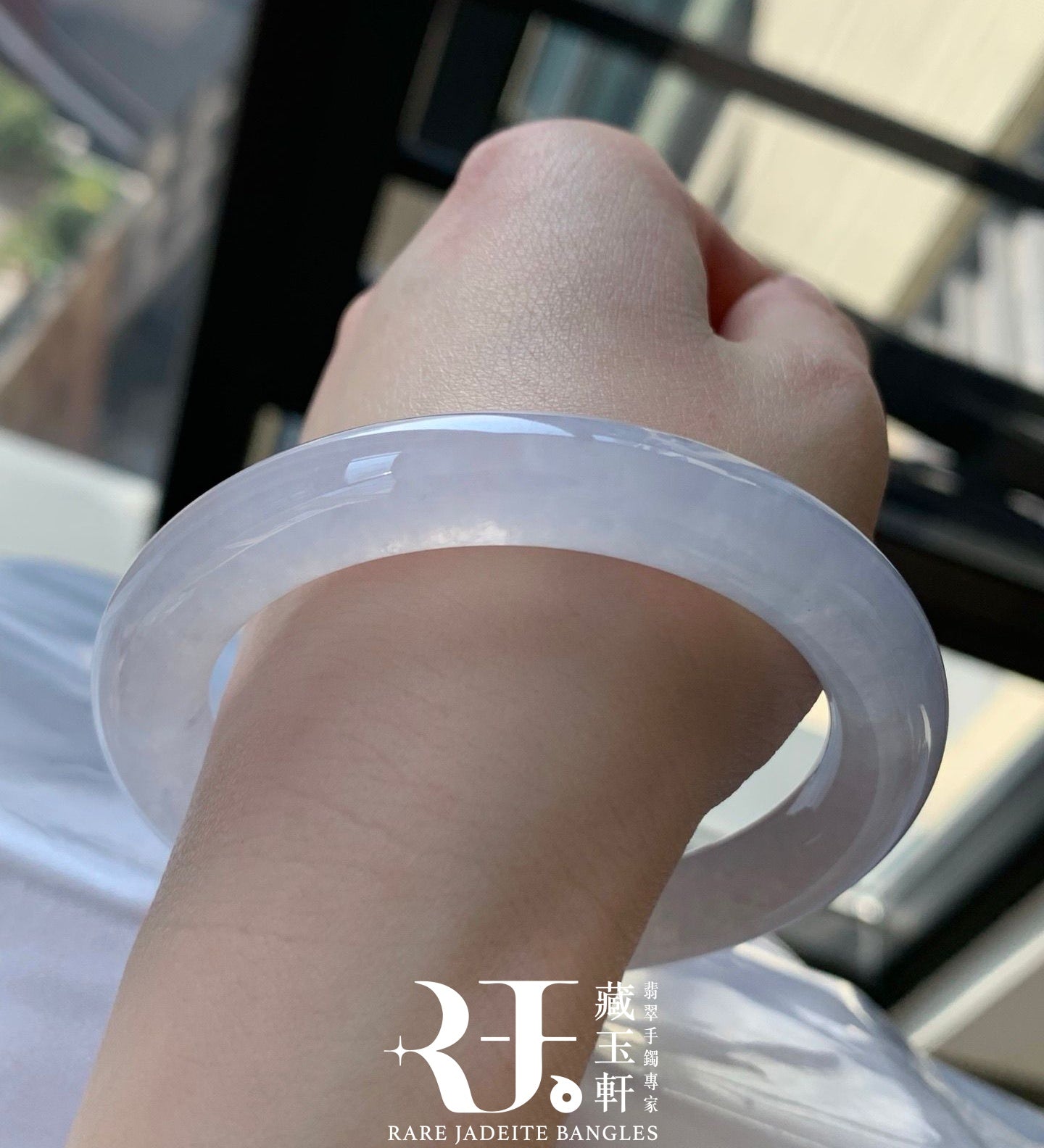 腕間白月光
