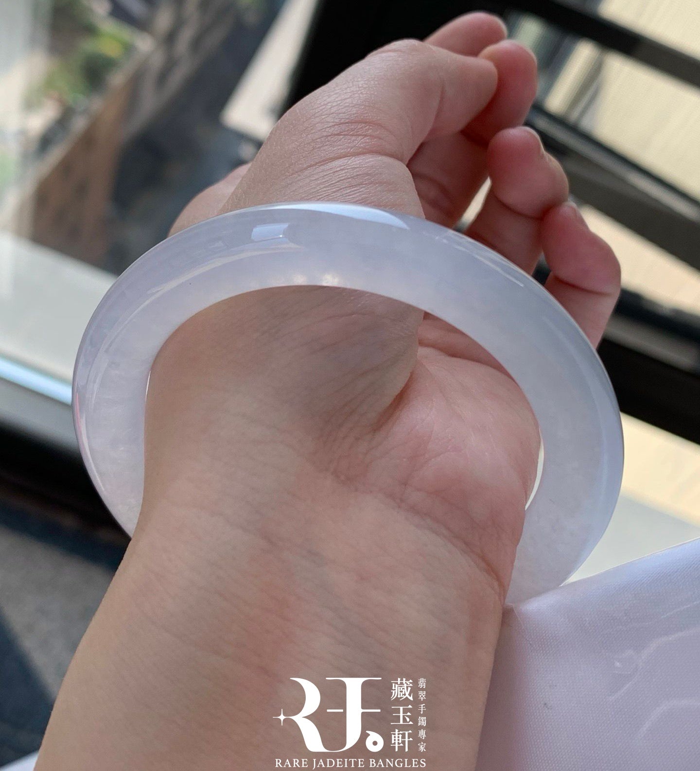 腕間白月光