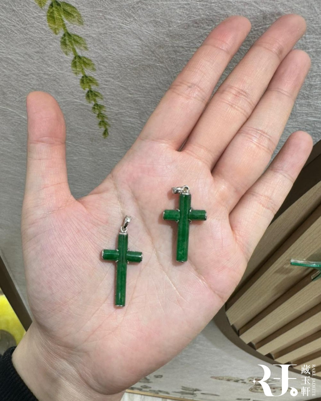 滿綠十字架